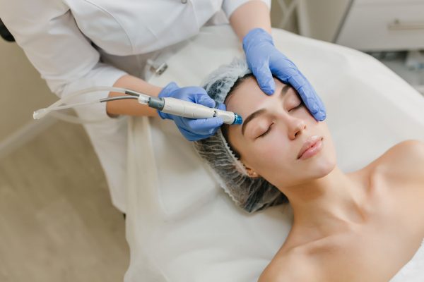 Wasserstoffreinigung          mit Aqua-System (HydraFacial)