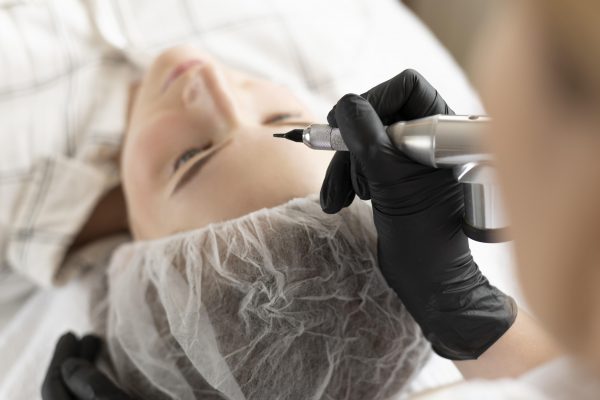 Permanent Make-up (Lippen, Augenbraunen, Wimperkranz)